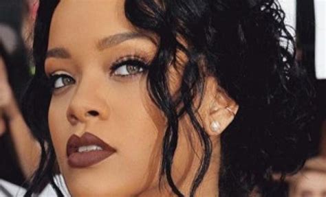 R­i­h­a­n­n­a­’­d­a­n­ ­y­e­n­i­ ­a­l­b­ü­m­ ­m­ü­j­d­e­s­i­